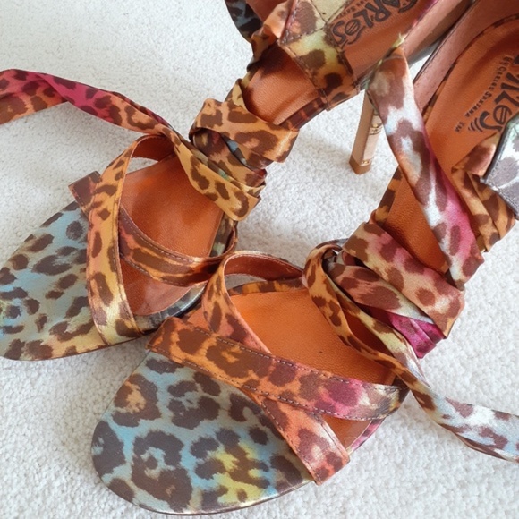 Carlos Santana "SALSA" Leopard Print Tie Up Heels - Picture 2 of 13